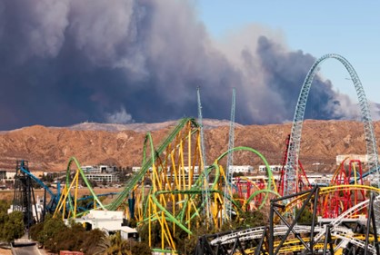 Hughes fire in Southern California with Six Flags Magic Mountain in foreground